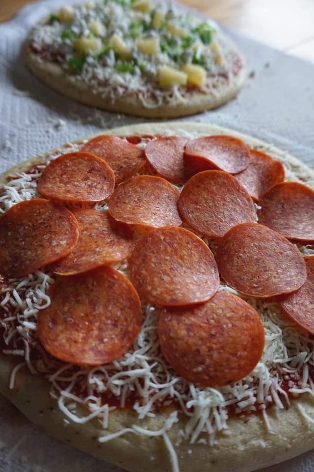 low-carb-pepperoni-pizza