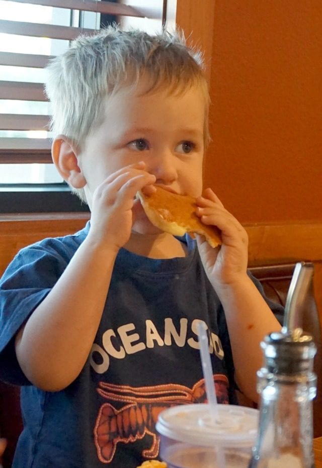 harry-eating-free-pancakes-at-dennys